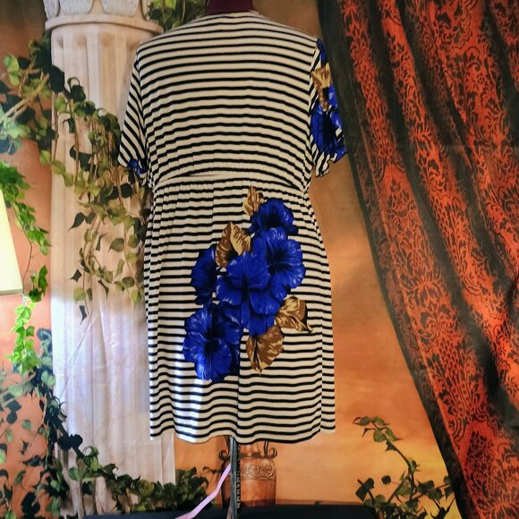 EUC: En Focus Studio Sze 20W Black & White Striped Blue Floral Dress - Picture 2 of 6